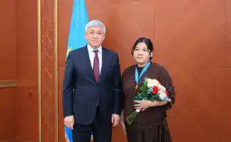 Торжественное мероприятие 8 Марта в Карагандинской области Ермаганбет Булекпаев награды женщинам