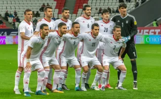 Иранский футболист Сердар Азмун исключен из сборной из-за фото с шейхом Дубая: социальные последствия и культурные нормы