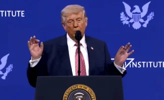 Трамп определяет конфликт с Ираном как 'военную операцию', подчеркивая отсутствие необходимости в одобрении Конгресса