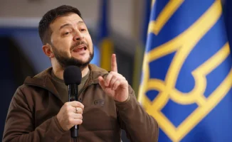 Президент Украины Владимир Зеленский сравнил текущий переговорный процесс с 'Санта-Барбарой', отмечая его затянутость и сложность. Это заявление было сделано в контексте обсуждения ситуации на переговорах, которые продолжаются уже длительное время.