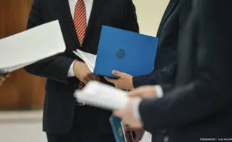 В Казахстане депутаты Мажилиса рассматривают новый закон о государственной службе, который включает в себя повышение зарплат госслужащим.