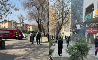 Heroic Bystanders Rescue Young Woman from Smoke-Filled Blaze in Central Almaty