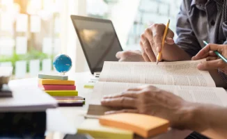 Президент Токаев пересмотр стоимости госгрантов для зарубежных вузов на встрече с научной общественностью в КазНУ имени аль-Фараби