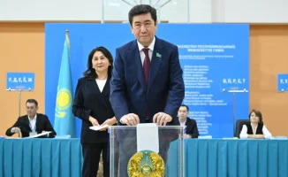 Ерлан Кошанов проголосовал на референдуме по новой Конституции