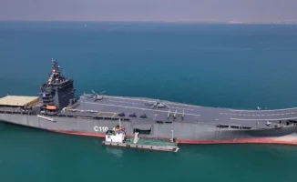 США наносят удары по иранскому авианосцу и атакуют иранский корабль с беспилотниками