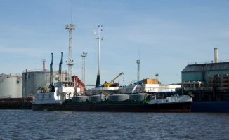 Трамп временно приостановил санкции на покупку российской нефти: глобальный рынок получает новый импульс