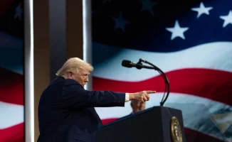 Трамп намекает на возможный захват иранской нефти и стратегического острова Харк, что может обострить международные отношения и вызвать новые экономические санкции.