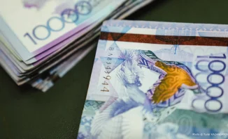 В Казахстане продлят срок хождения старых банкнот номиналом 10 000 тенге на один год. Это решение было озвучено председателем Национального банка, что позволит гражданам продолжать использовать данные банкноты без каких-либо ограничений до конца следующег