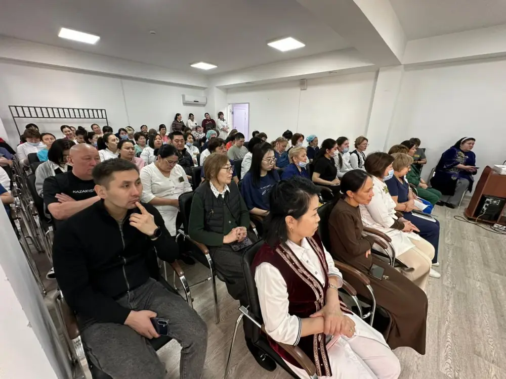 Наркотики, короткая «карьера закладчиков» и безопасность врачей: разъяснительную встречу провели для столичных медиков (3)