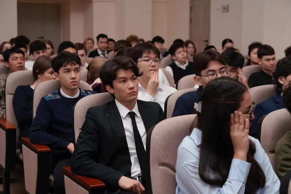 «У легких денег тяжелые последствия»: в Астане школьникам и студентам колледжей показали короткометражный фильм (9)