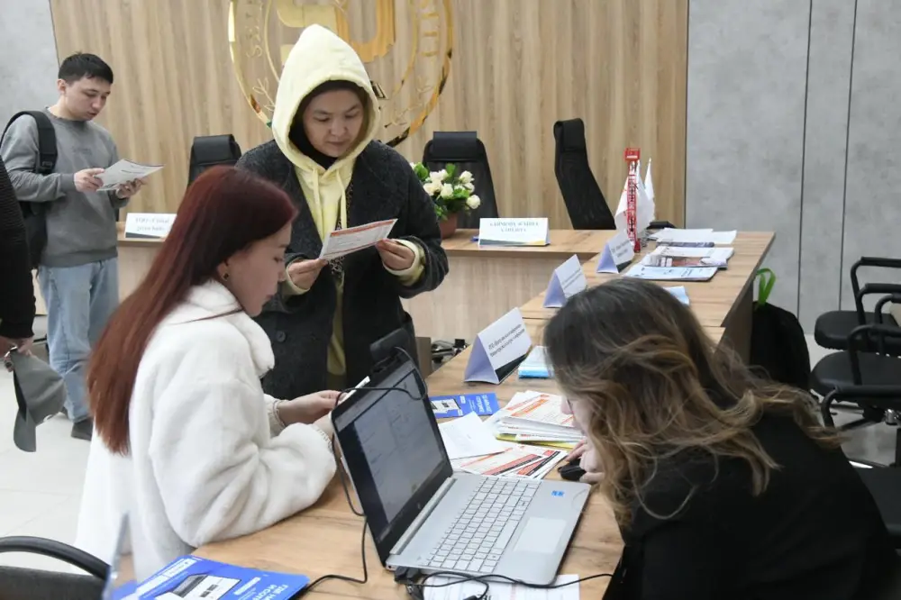 Сотни соискателей и работодателей собрала на своей площадке ярмарка вакансий в Астане (6)