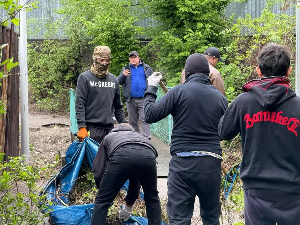 В Алматы в рамках «Мөлдір бұлақ» проведена очистка прибрежных территорий (5)