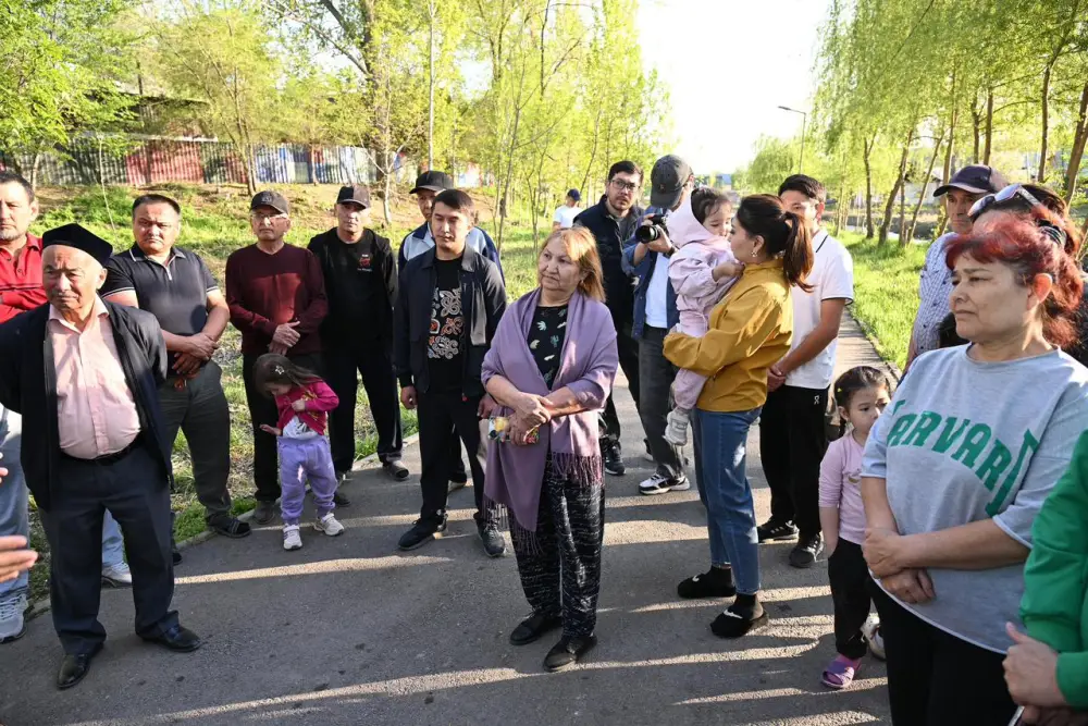 Аким Алматы ознакомился с проектами благоустройства в Жетысуском районе и поручил усилить участие бизнеса (2)