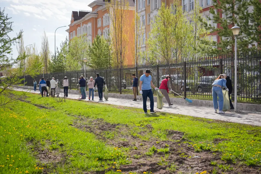 Сотрудники министерства приняли участие в субботнике в рамках акции «Таза Қазақстан» (2)