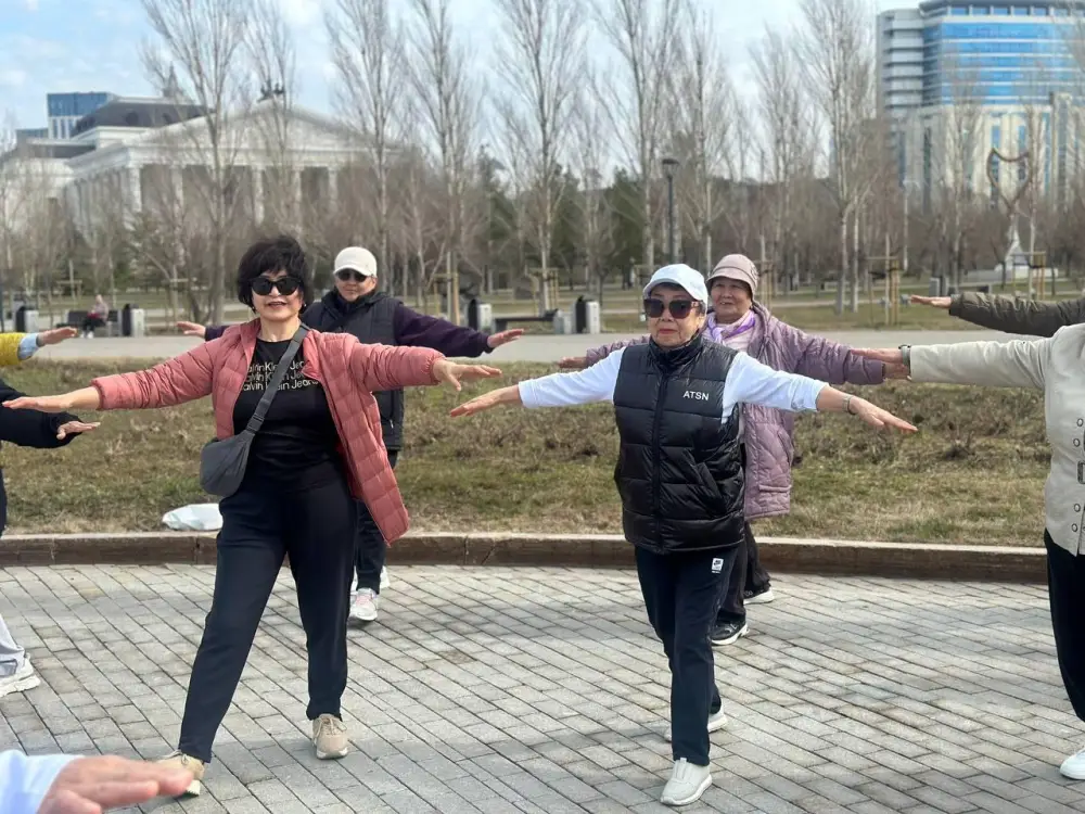 «Денсаулық – зор байлық»: в Астане пенсионеры провели оздоровительный флешмоб (6)