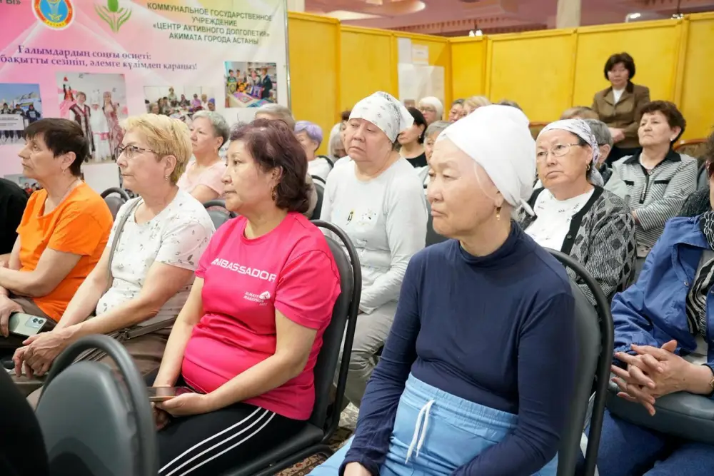 Астане депутат маслихата встретился с пенсионерами (3)