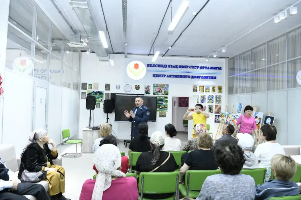 «Закон и порядок»: как не попасть в ловушки мошенников, рассказали пожилым жителям столицы (4)