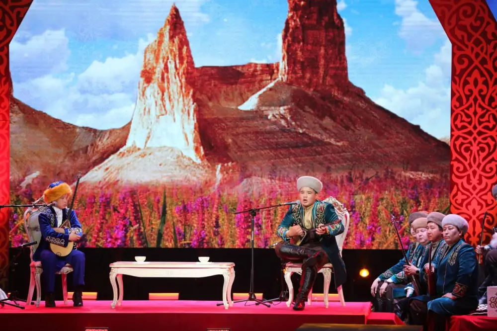 На республиканском конкурсе национального искусства «Бес асыл» мангистауские поэты одержали победу (7)