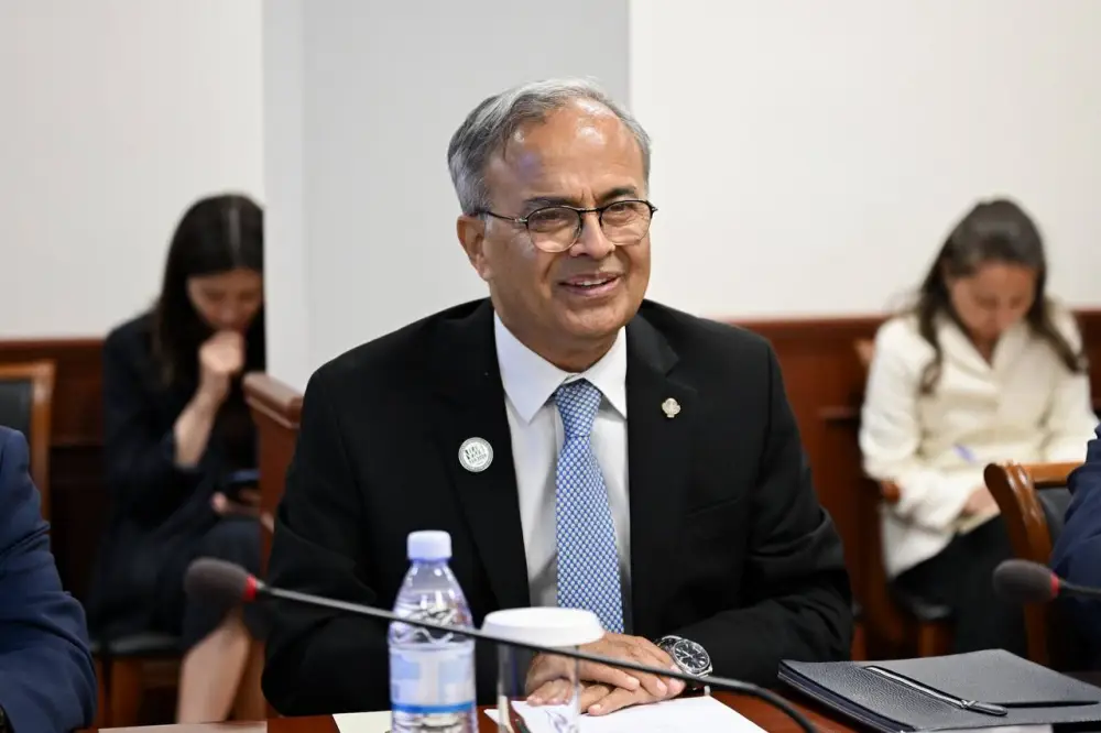 Ербол Мырзабосынов встретился с Генеральным секретарём Организации экономического сотрудничества Асадом Маджид Ханом (5)