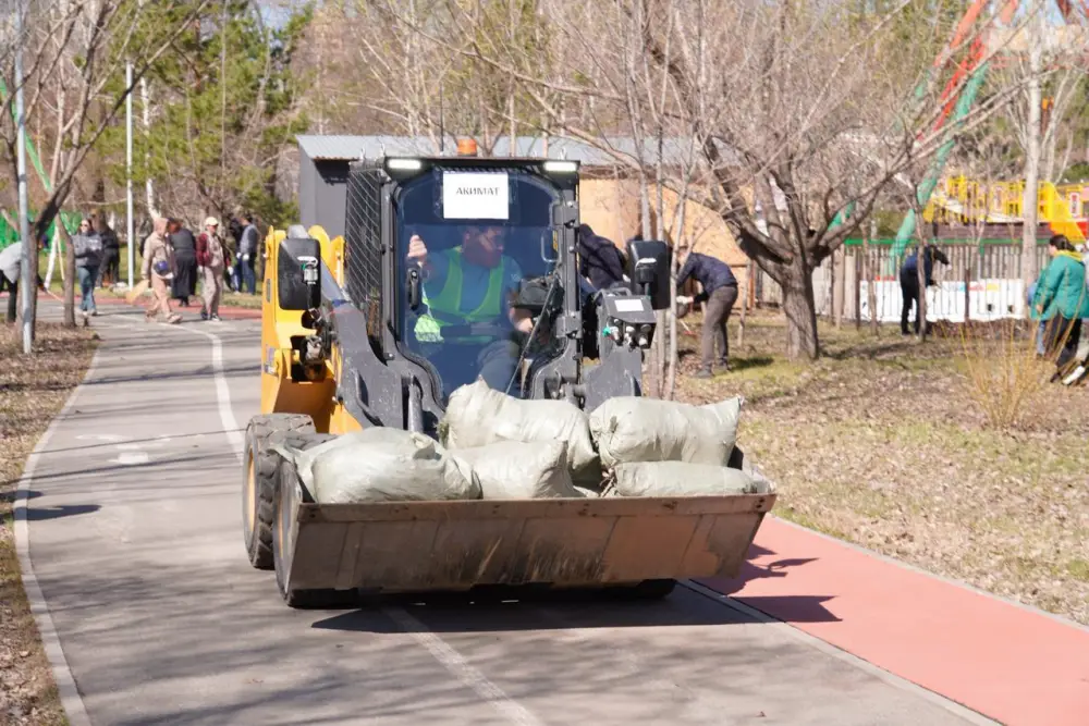 «Таза Қазақстан»: 5000 строителей столицы продолжают участие в общенациональной инициативе (3)