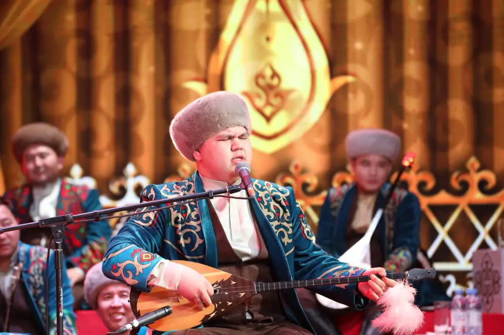 На республиканском конкурсе национального искусства «Бес асыл» мангистауские поэты одержали победу (2)