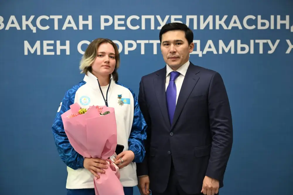 В Казахстане наградили спортсменов, вошедших в ТОП-10 на зимних Олимпийских и Паралимпийских играх (6)