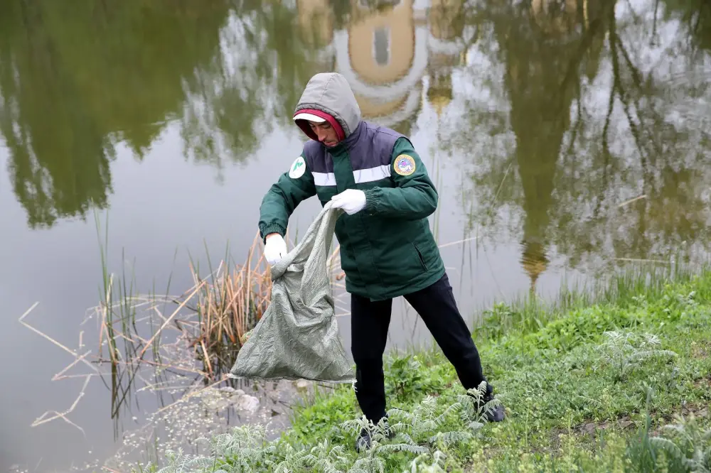 В Алматы очистили Карасу, Боралдай и территорию Большого Алматинского канала (3)