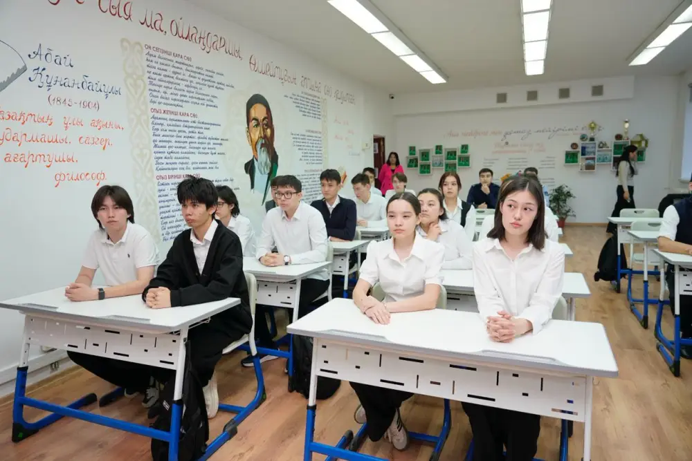 «Закон и порядок»: в Астане для школьников организовали урок безопасности и классный час (6)