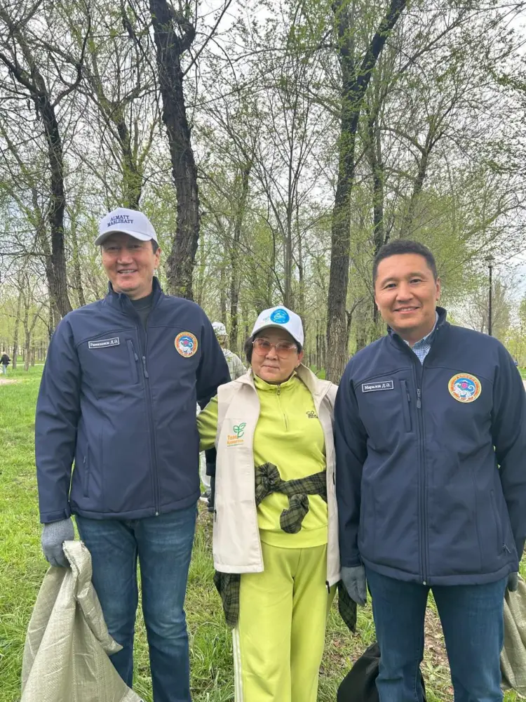 Свыше 2 тыс. жителей приняли участие в субботнике в Турксибском районе Алматы (2)