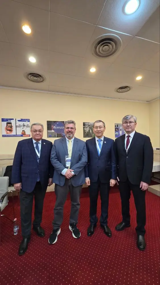 Делегация ЦИК Казахстана наблюдала за выборами в парламент Венгрии (3)