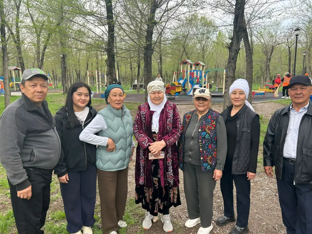 Свыше 2 тыс. жителей приняли участие в субботнике в Турксибском районе Алматы (4)