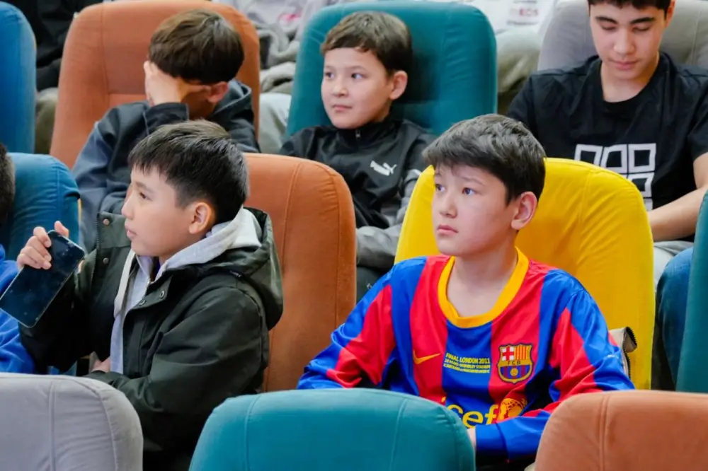 «Закон и порядок»: в Астане прошла мотивационная встреча с участием известного спортсмена (6)