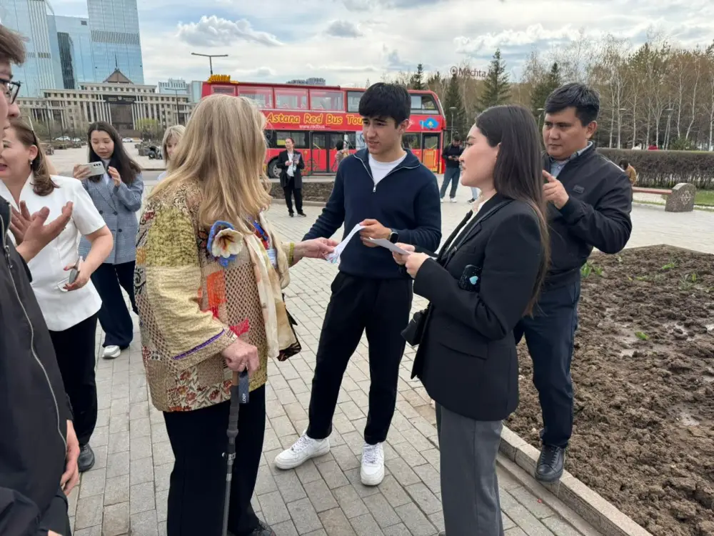 «Закон и порядок»: в Астане туристам раздали специальные памятки (6)