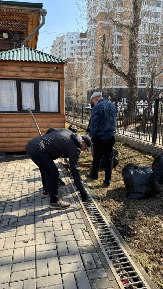 «Таза Қазақстан»: сотрудники музеев Астаны приняли участие в субботнике (2)