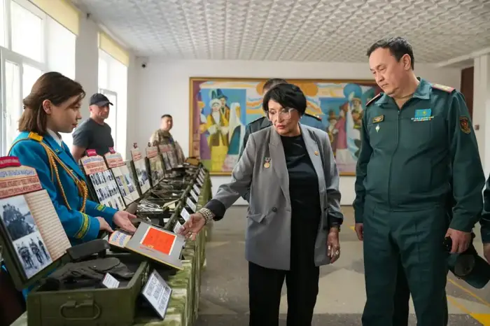 В Жанакоргане военнослужащие Минобороны провели встречи со школьниками и посадили деревья (6)
