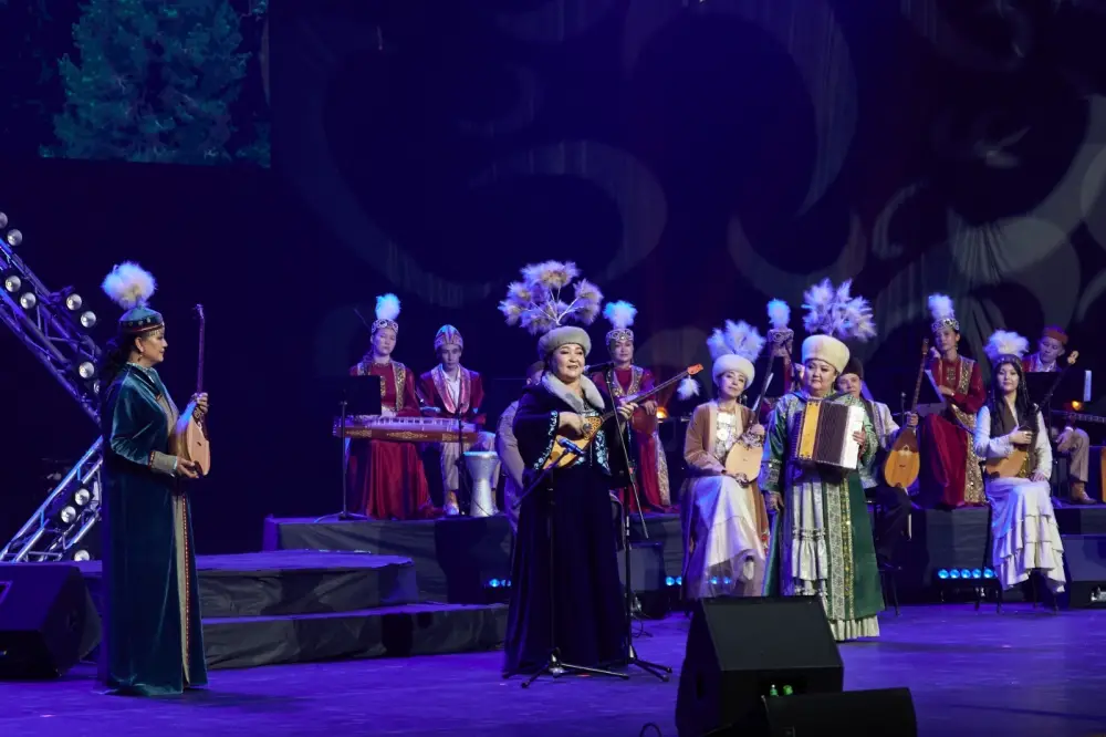 В Қазақконцерте прошел концерт «Біздің жәрмеңке – жыр-дастан», посвященный 70-летию Алмаса Алматова (3)