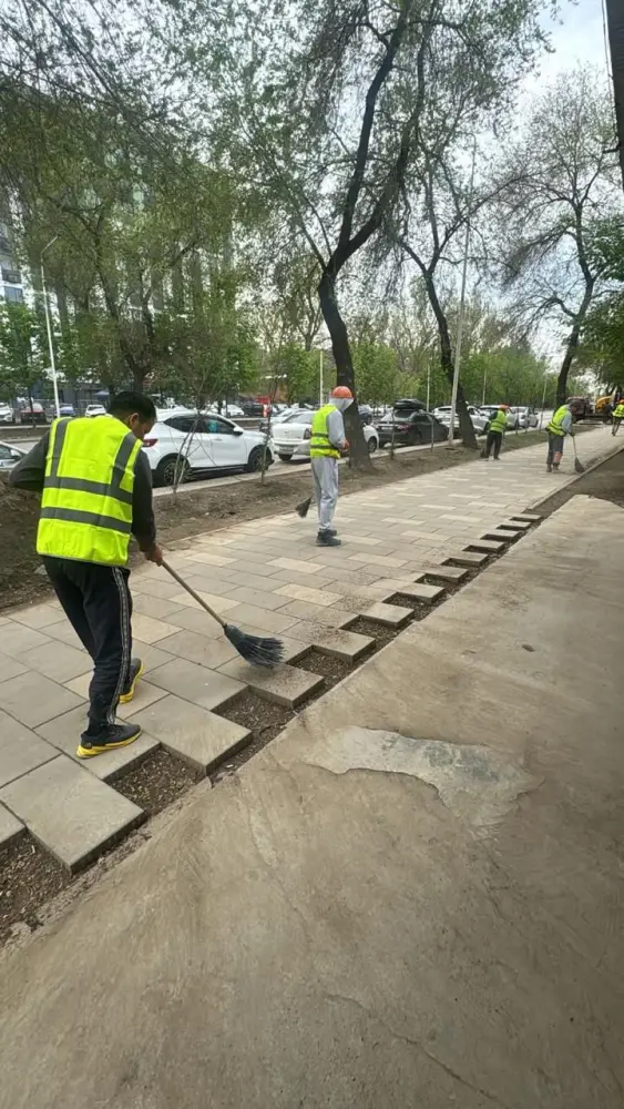 «Таза Қазақстан»: строительные компании Алматы приняли участие в субботнике (5)