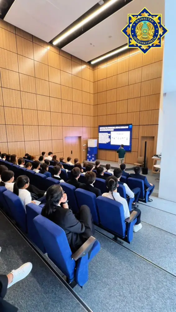 О кибербезопасности и использовании ИИ рассказали столичным школьникам (5)