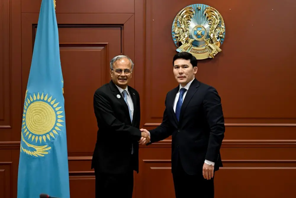 Ербол Мырзабосынов встретился с Генеральным секретарём Организации экономического сотрудничества Асадом Маджид Ханом (4)
