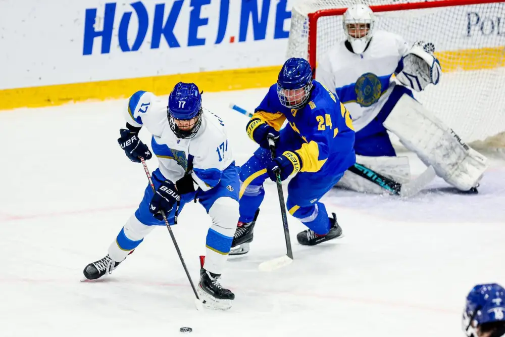 Юниорская сборная Казахстана по хоккею одержала третью победу подряд на чемпионате мира (3)