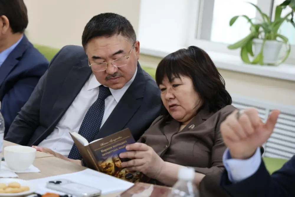 Состоялось заседание рабочей группы по обновлению книжного фонда библиотек столицы (4)