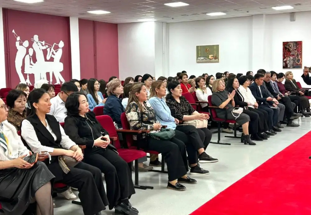 В Астане школьным учителям разъяснили изменения в новой Конституции (3)