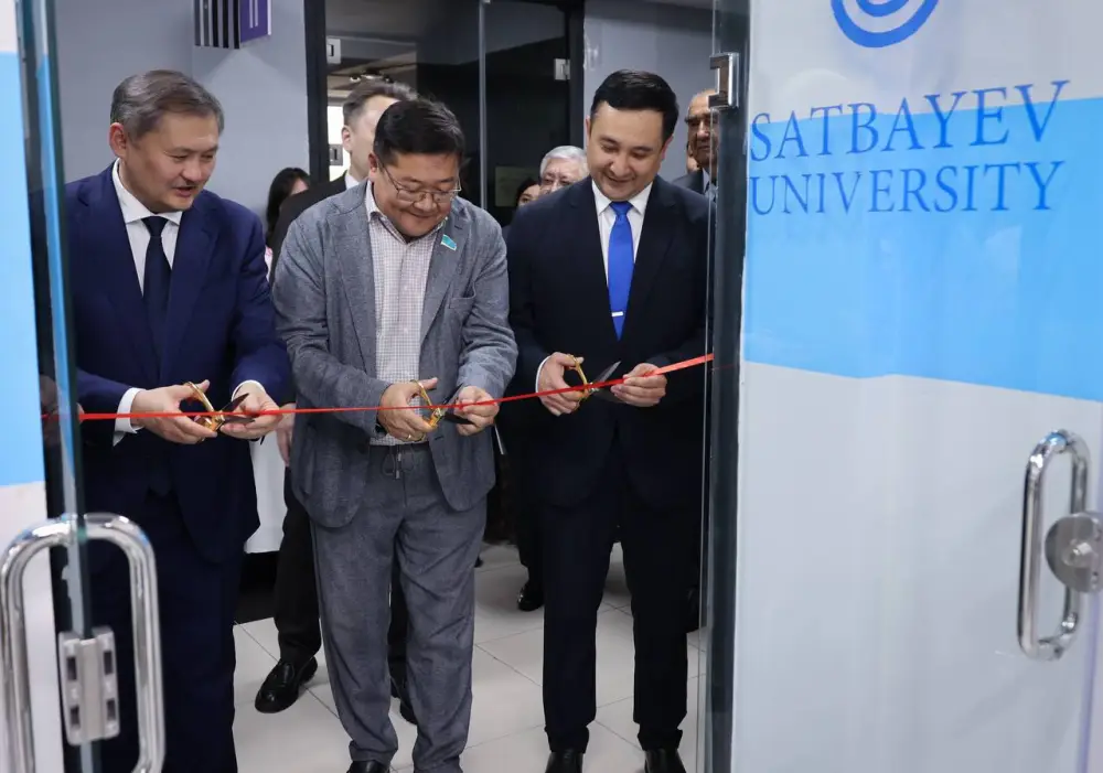 В Satbayev University открыли новые лаборатории и TECHNOPARK STROYTECH ко Дню науки (10)