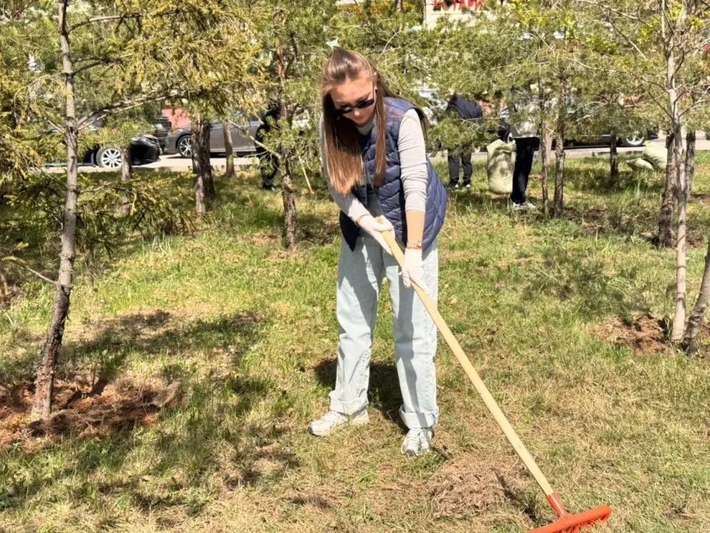 Сотрудники МСХ РК приняли участие в общегородском субботнике в рамках акции «Таза Қазақстан» (8)