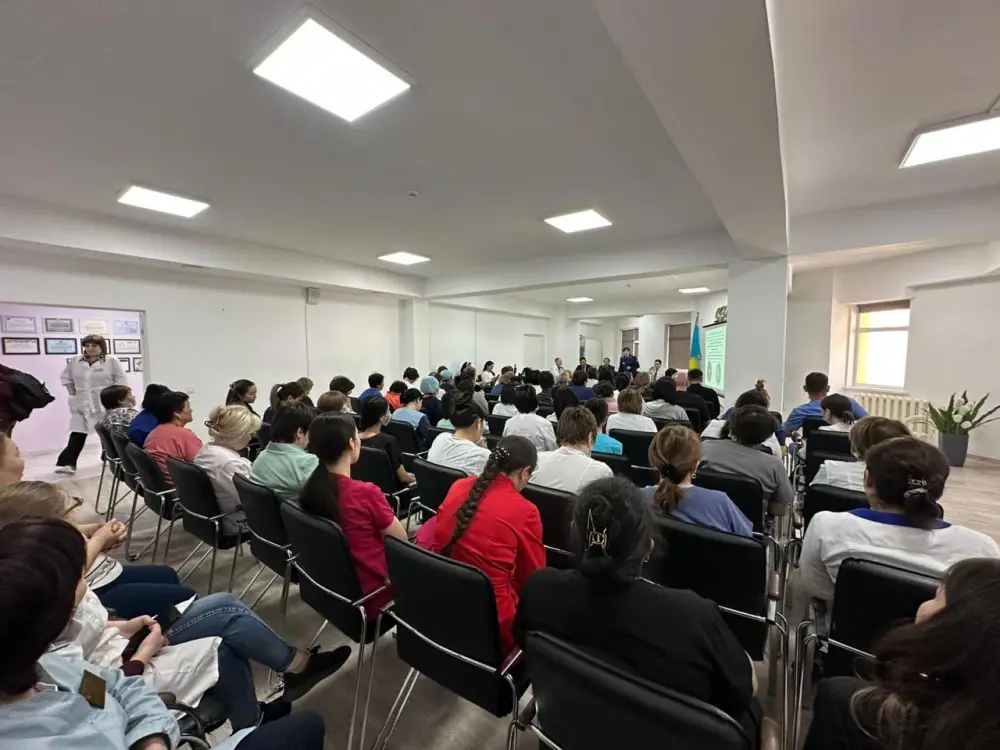 Наркотики, короткая «карьера закладчиков» и безопасность врачей: разъяснительную встречу провели для столичных медиков (5)