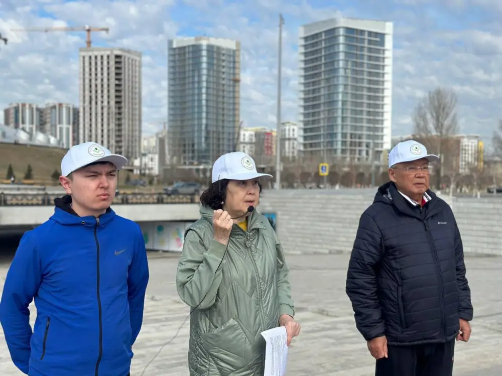 «Денсаулық – зор байлық»: в Астане пенсионеры провели оздоровительный флешмоб (2)