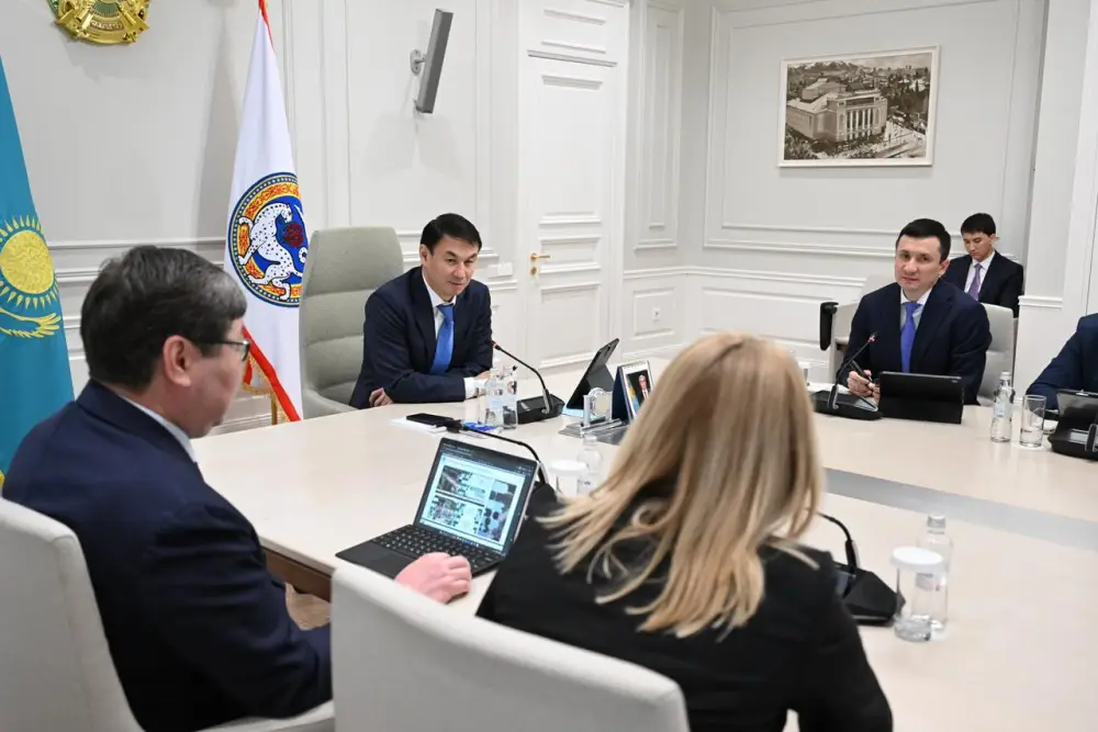 Аким Алматы провел совещание по вопросам развития коммунальных ярмарок (3)