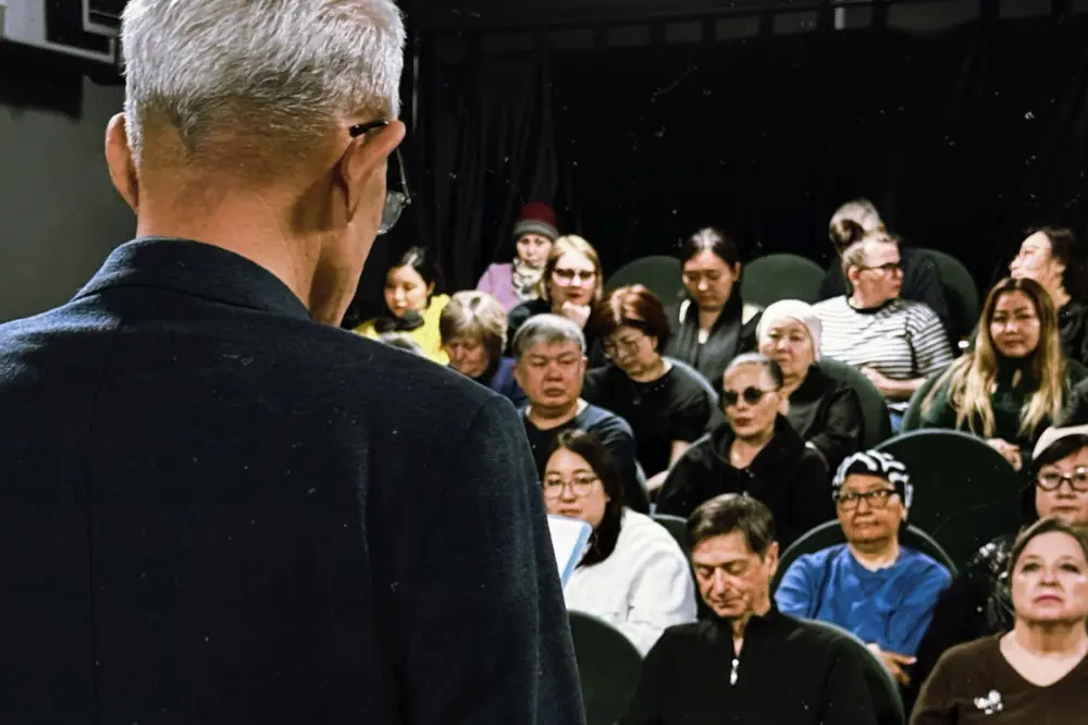 Артисты и работники столичного театра обсудили значение новой Конституции Казахстана (2)