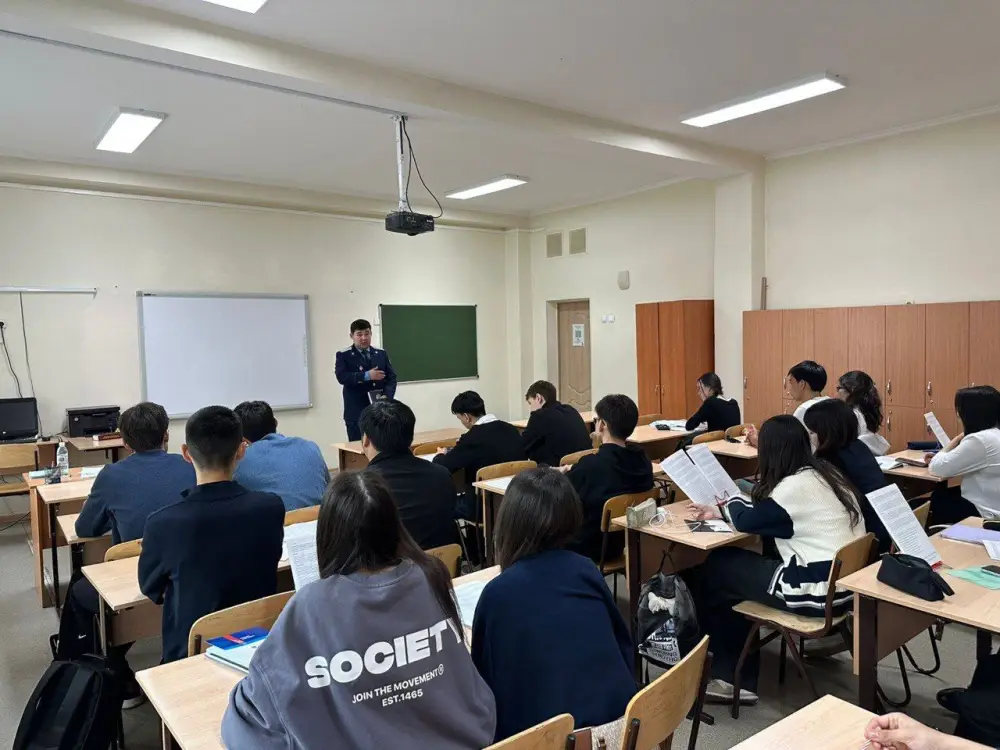 «Закон и порядок»: лекцию по предупреждению правонарушений среди подростков провели в столичной школе (4)