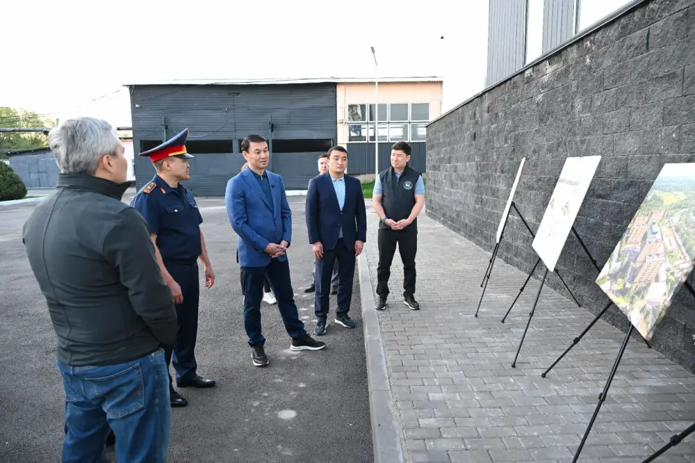 Аким Алматы ознакомился с проектами благоустройства в Жетысуском районе и поручил усилить участие бизнеса (3)